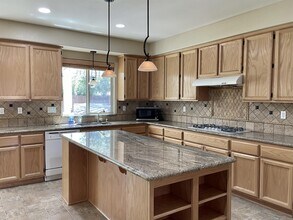 9772 Ellsmere Way in Elk Grove, CA - Building Photo - Building Photo