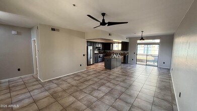 3250 W Greenway Rd in Phoenix, AZ - Building Photo - Building Photo