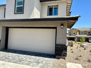 1124 Meadow Sparrow Pl in Henderson, NV - Building Photo - Building Photo