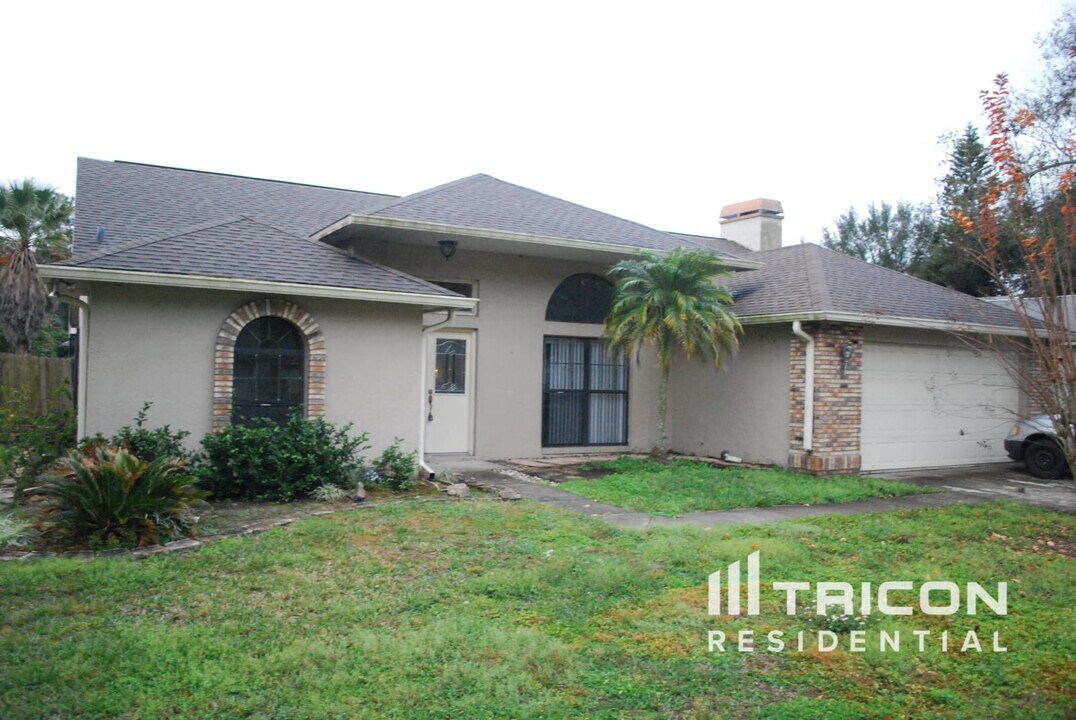 3629 Cold Creek Dr in Valrico, FL - Building Photo