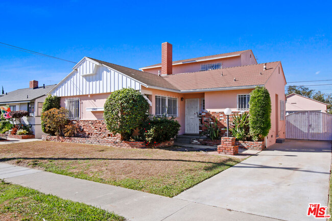 11003 Ardath Ave in Inglewood, CA - Building Photo - Building Photo