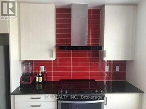 302 Clay Stones St in Newmarket, ON - Building Photo - Building Photo