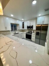 2706 NE 30th Pl in Fort Lauderdale, FL - Foto de edificio - Building Photo
