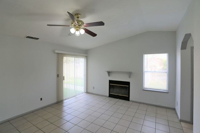 16530 Carob Ct in Delhi, CA - Building Photo - Building Photo