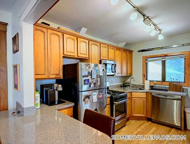 18 Bond St in Somerville, MA - Foto de edificio - Building Photo