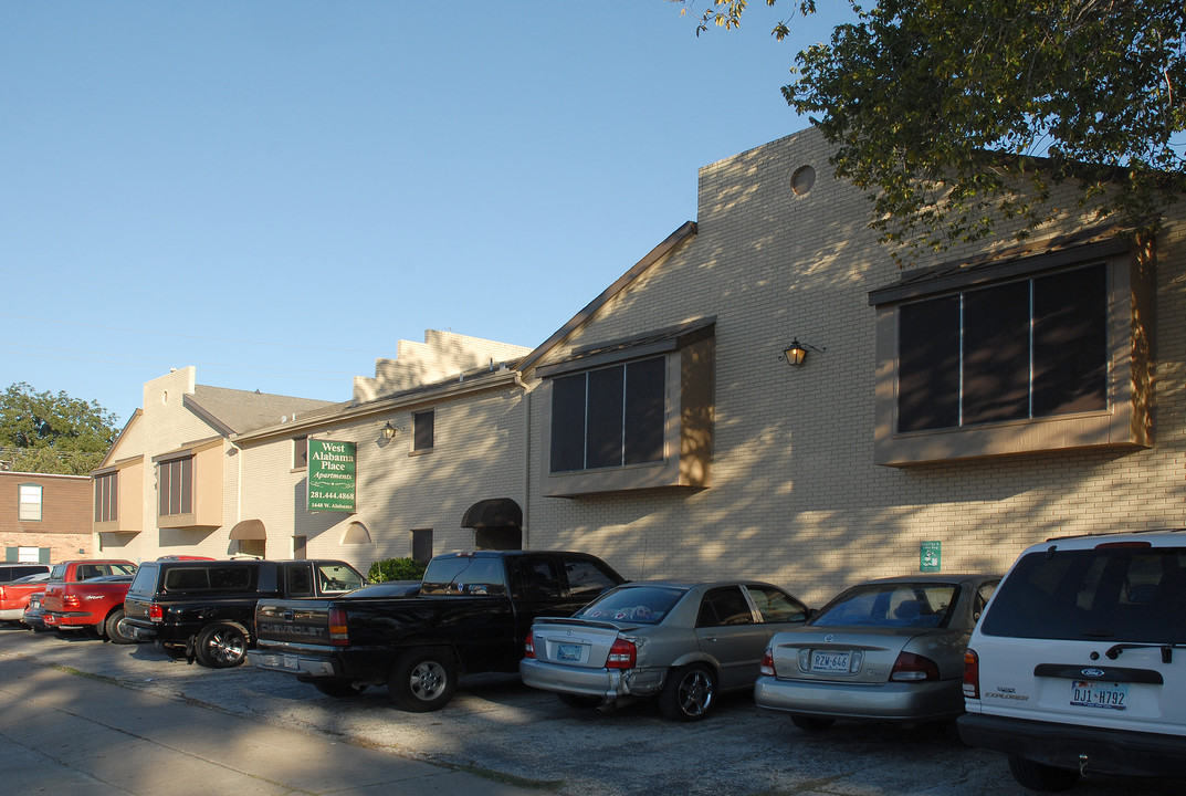 West Alabama Apartments in Houston, TX - Building Photo