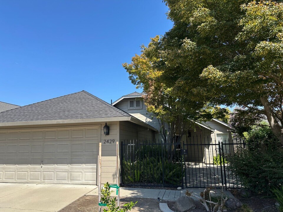 2429 Christiansen Ct in Modesto, CA - Building Photo