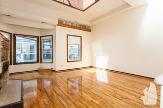 2525 N Lincoln Ave, Unit D2 in Chicago, IL - Building Photo - Building Photo