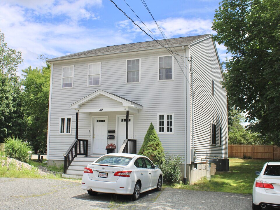 42 N Main St in North Grafton, MA - Foto de edificio