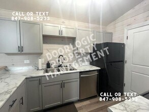 1371 Cunat Ct in Lake In The Hills, IL - Building Photo - Building Photo