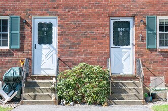 Village at Plymouth in Plymouth, MA - Foto de edificio - Building Photo