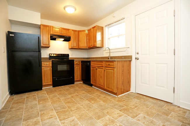 Commerce Street Townhomes in Petersburg, VA - Building Photo - Interior Photo