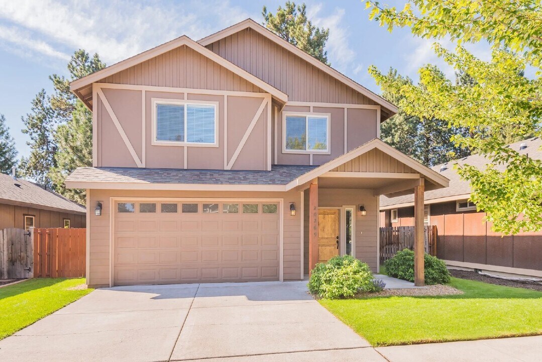 20269 Knightsbridge Pl in Bend, OR - Building Photo