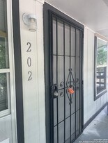 4818 Monterey St in San Antonio, TX - Building Photo