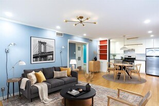 1304 Summit St in Austin, TX - Building Photo