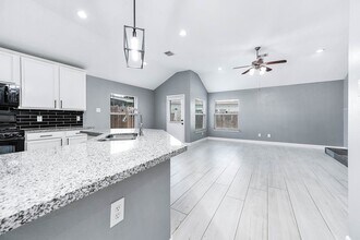 5006 Riverbridge Ct in Spring, TX - Building Photo - Building Photo