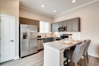 2030 Forum Dr-Unit -208 in Grand Prairie, TX - Building Photo - Building Photo