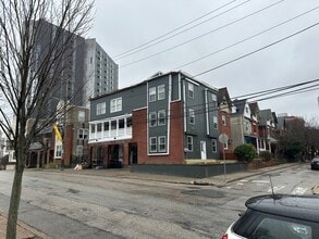 256 N 32nd St, Unit #1 in Philadelphia, PA - Foto de edificio - Building Photo