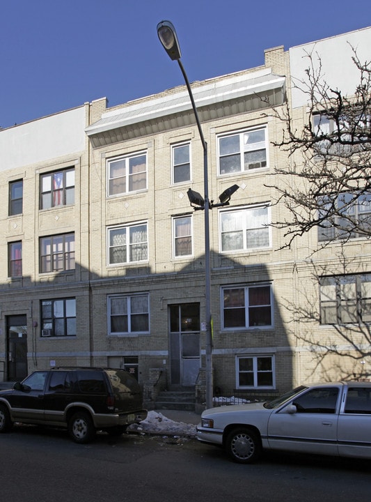 505 Bergen Ave in Jersey City, NJ - Building Photo