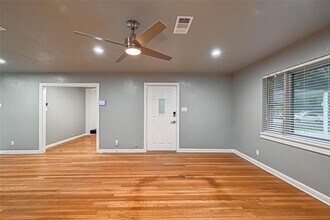 1905 Coulcrest Dr in Houston, TX - Building Photo - Building Photo