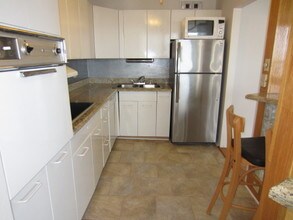 3550 N Lake Shore Dr, Unit 2724 in Chicago, IL - Building Photo - Building Photo