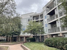 5565 Seminary Rd, Unit 104 in Falls Church, VA - Building Photo