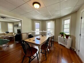 1386A Beacon St, Unit 4 in Brookline, MA - Foto de edificio - Building Photo