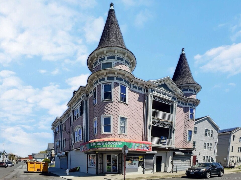 749 Arctic St in Bridgeport, CT - Building Photo