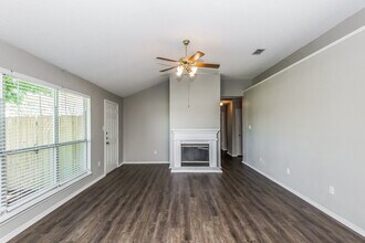 10501 Shadywood Dr in Fort Worth, TX - Building Photo - Building Photo