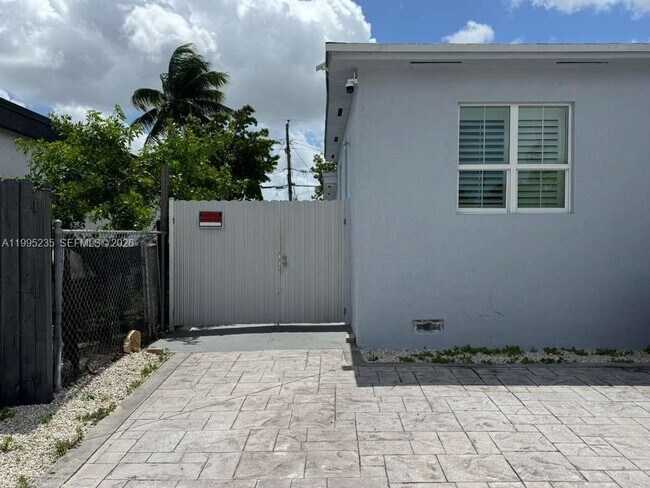 230 E 56th St in Hialeah, FL - Building Photo - Building Photo