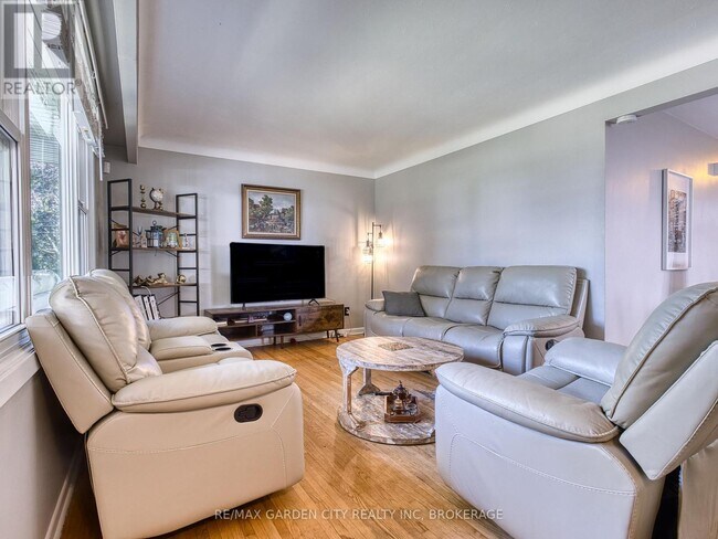 12 Princeway Dr in St Catharines, ON - Building Photo - Building Photo