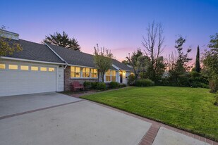 16146 Otsego St in Encino, CA - Building Photo