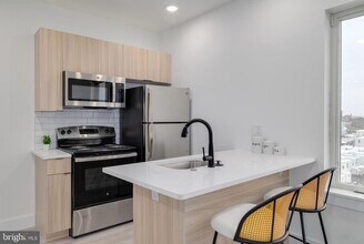 2400 E Huntingdon St in Philadelphia, PA - Building Photo - Building Photo