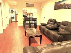 2957 43rd St in Sacramento, CA - Foto de edificio - Building Photo