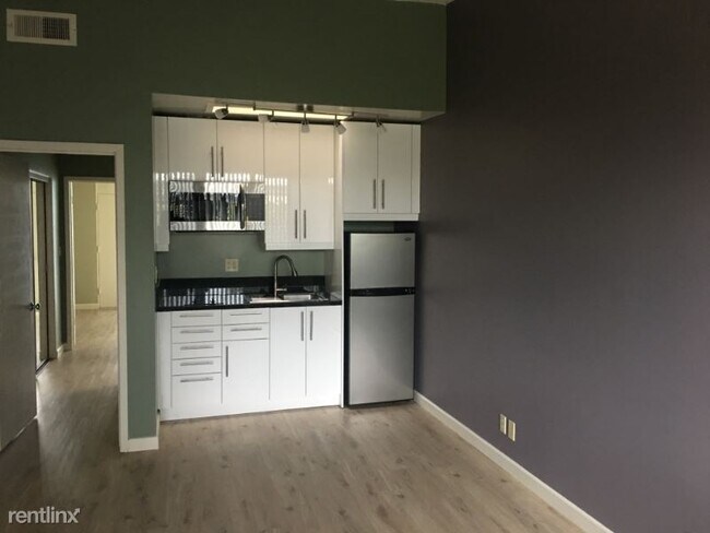 660 W Bonita Ave in Claremont, CA - Building Photo - Building Photo