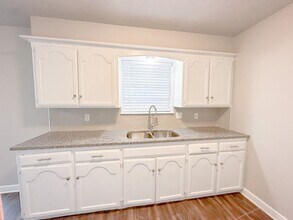 320 E Hillcrest Ln in Mustang, OK - Building Photo - Building Photo