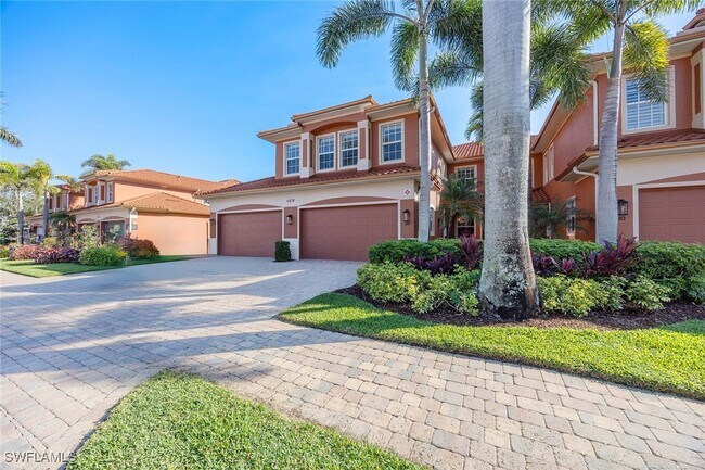 6438 Legacy Cir in Naples, FL - Foto de edificio - Building Photo