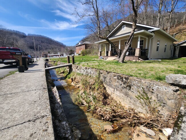 322 Colwyn St in Cumberland Gap, TN - Building Photo - Building Photo