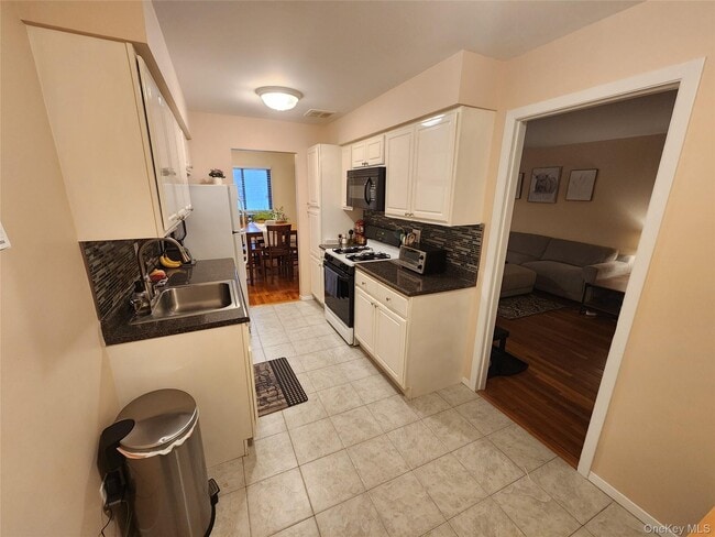 property at 6 Charles Ln