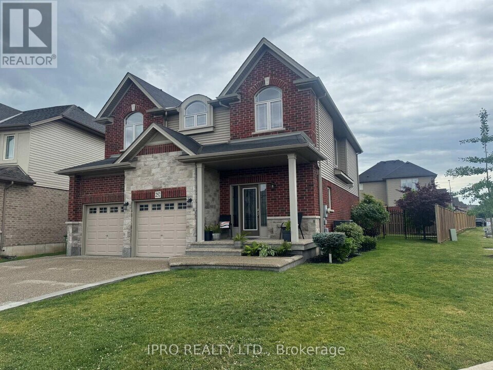252 Westbank Trail in Hamilton, ON - Building Photo