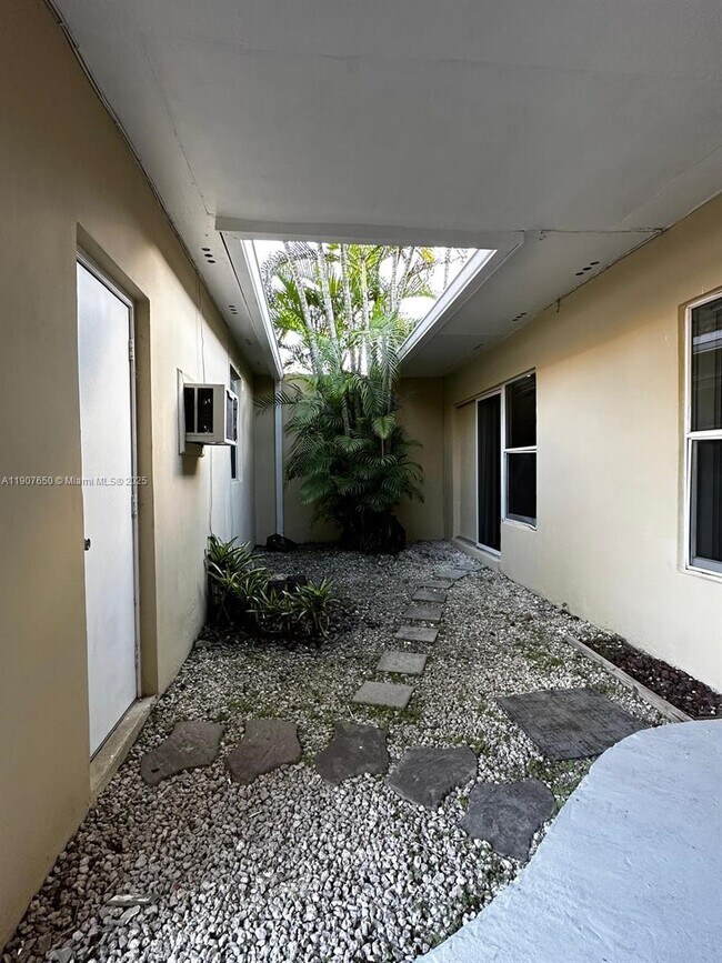 8420 SW 102nd Ave in Miami, FL - Building Photo - Building Photo