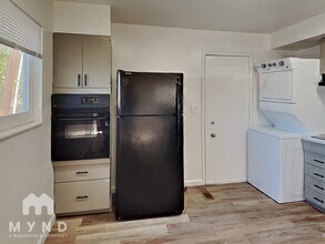 230 Burns St in Reno, NV - Foto de edificio - Building Photo