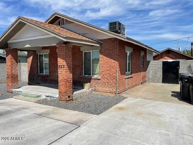 property at 1522 W Polk St