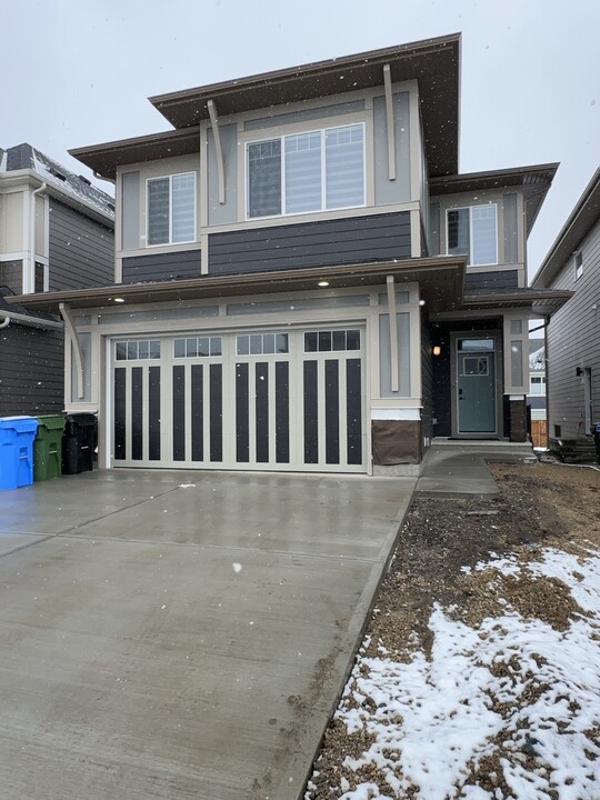 Stylish 2-Bedroom Basement Suite for Rent in Calgary, AB - Building Photo