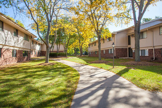 Walnut Grove Apartments in Waukesha, WI - Building Photo - Building Photo