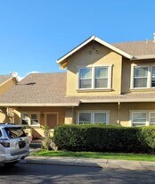 426 Matteri Cir in Cotati, CA - Building Photo