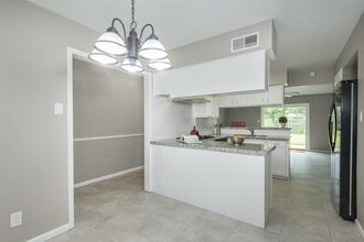 9619 Rockhurst Dr in Houston, TX - Building Photo - Building Photo