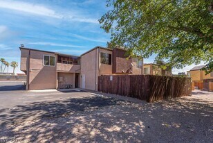1501 Living Desert Dr in Las Vegas, NV - Building Photo