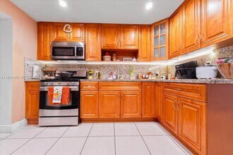 317 W 36th St in Hialeah, FL - Building Photo - Building Photo