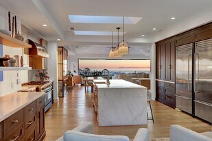 4 S Vista De La Luna in Laguna Beach, CA - Building Photo